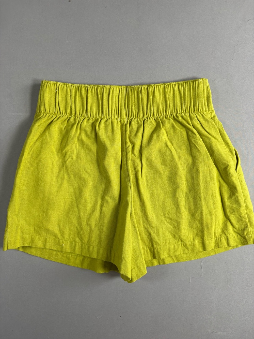 Abercrombie & Fitch Sloane High Waist Pleated Trouser Shorts Chartreuse, M - Picture 9 of 9